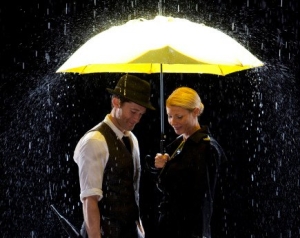 Cuando se amigan, Will y Holly arman juntos un mash-up de Singing in the rain (tradición) y Umbrella (novedad). Fuente: http://images4.fanpop.com/